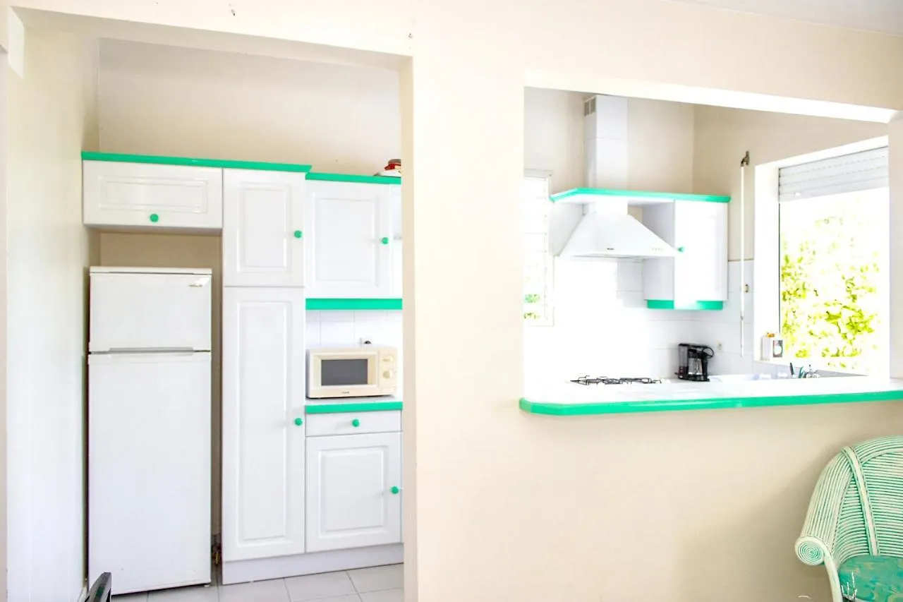 Apartment Appartement Confortable A Sainte Anne 42 M² Avec Piscine Partagee