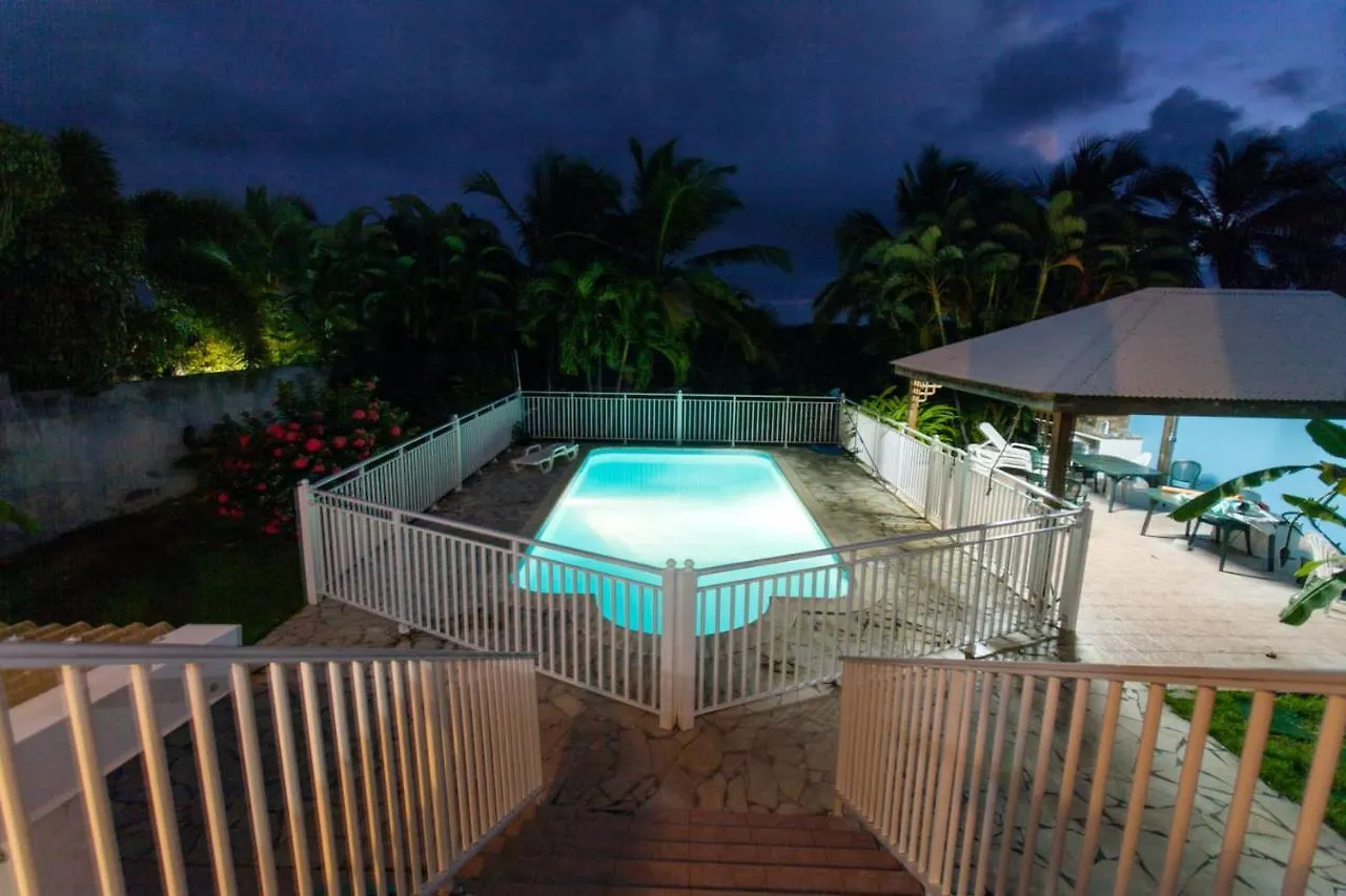 Apartment Appartement Confortable A Sainte Anne 42 M² Avec Piscine Partagee