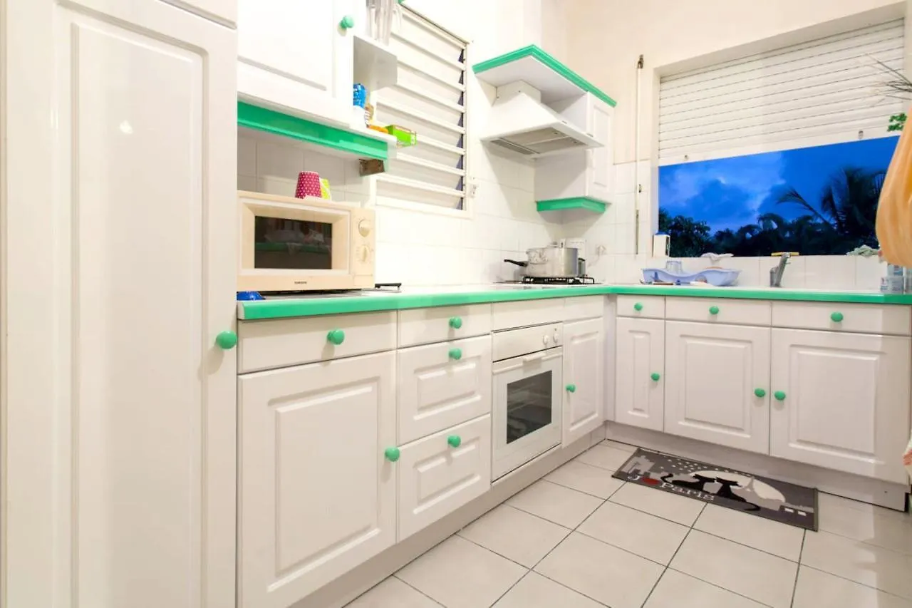 Appartement Confortable A Sainte Anne 42 M² Avec Piscine Partagee Guadeloupe