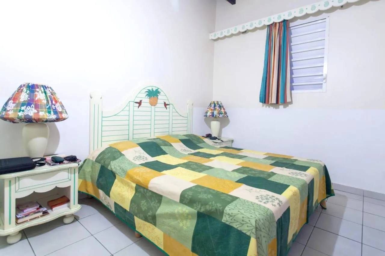 Appartement Confortable A Sainte Anne 42 M² Avec Piscine Partagee